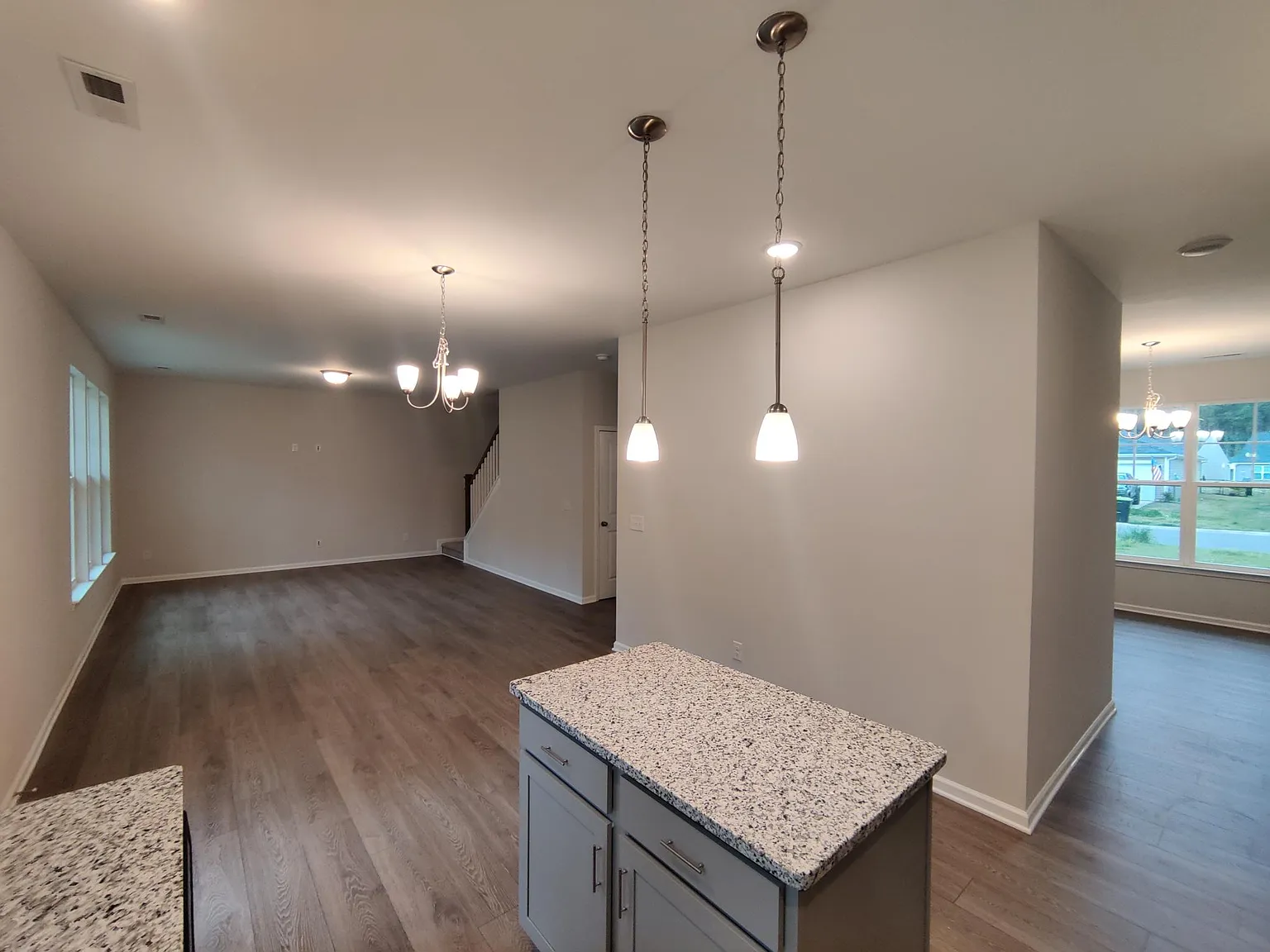 4 bed, 2011 sqft, $2,000 — Photo 4