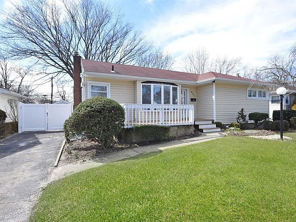 3rd image of 384 Cedar Ln