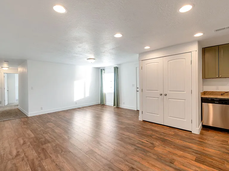 1655 S Longview Rd #1 — Photo 4