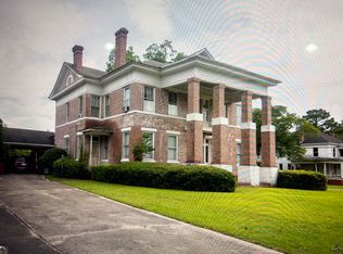 35 Kibbee St, Hawkinsville, GA 31036