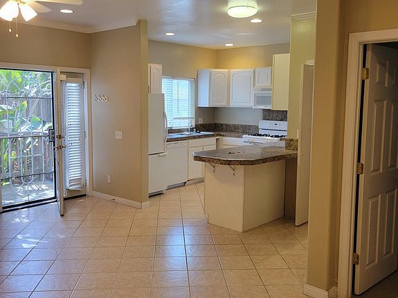 3rd image of 1059 Sapphire St APT D
