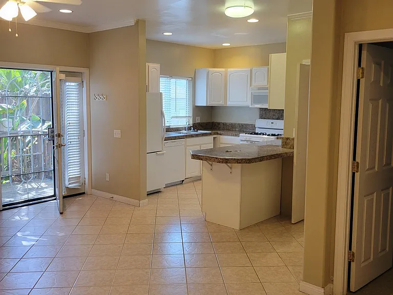 1059 Sapphire St #D — Photo 3