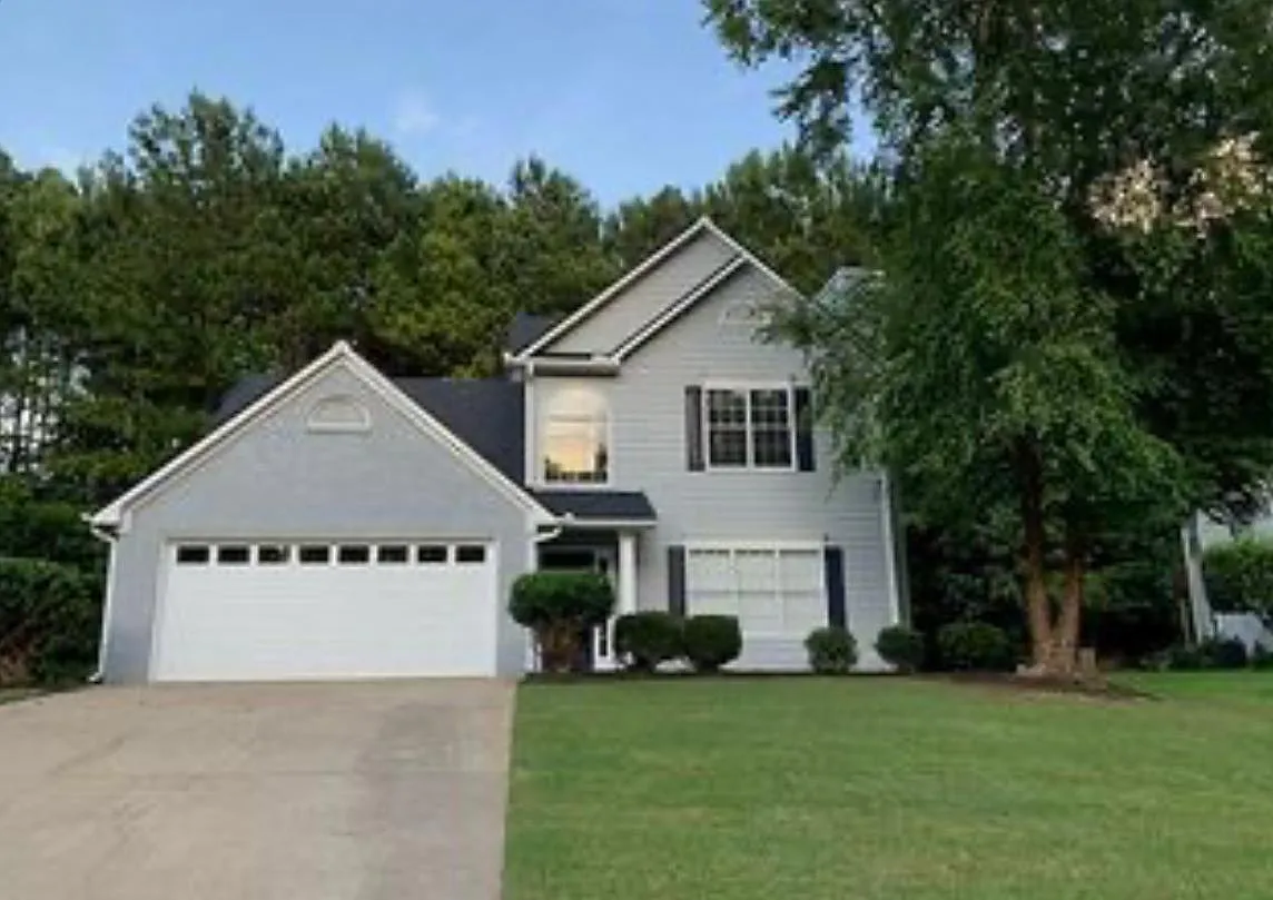 4 bed, 2500 sqft, $2,900 — Photo 1