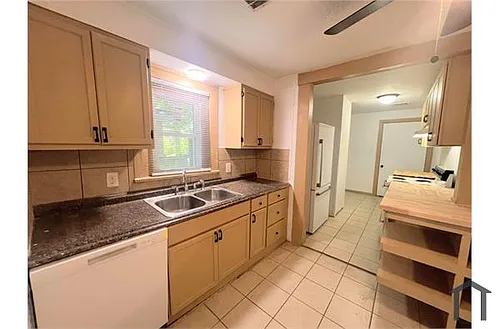 316 W 20th St Photo 1