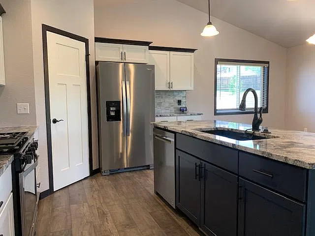 4 bed, 2380 sqft, $2,375 — Photo 3