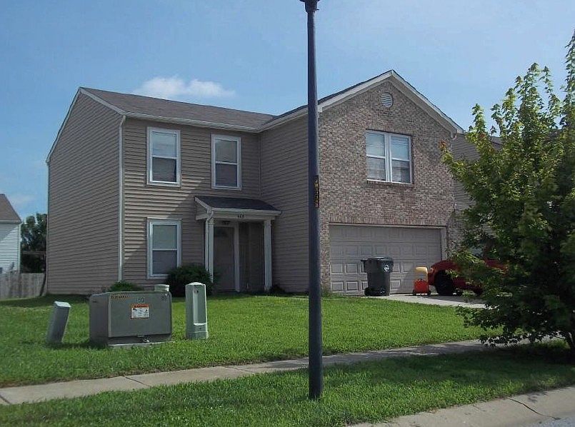2nd image of 668 Hickory Pine Dr