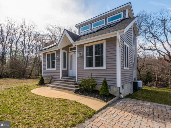 1476 Park Ln, Pasadena, MD 21122