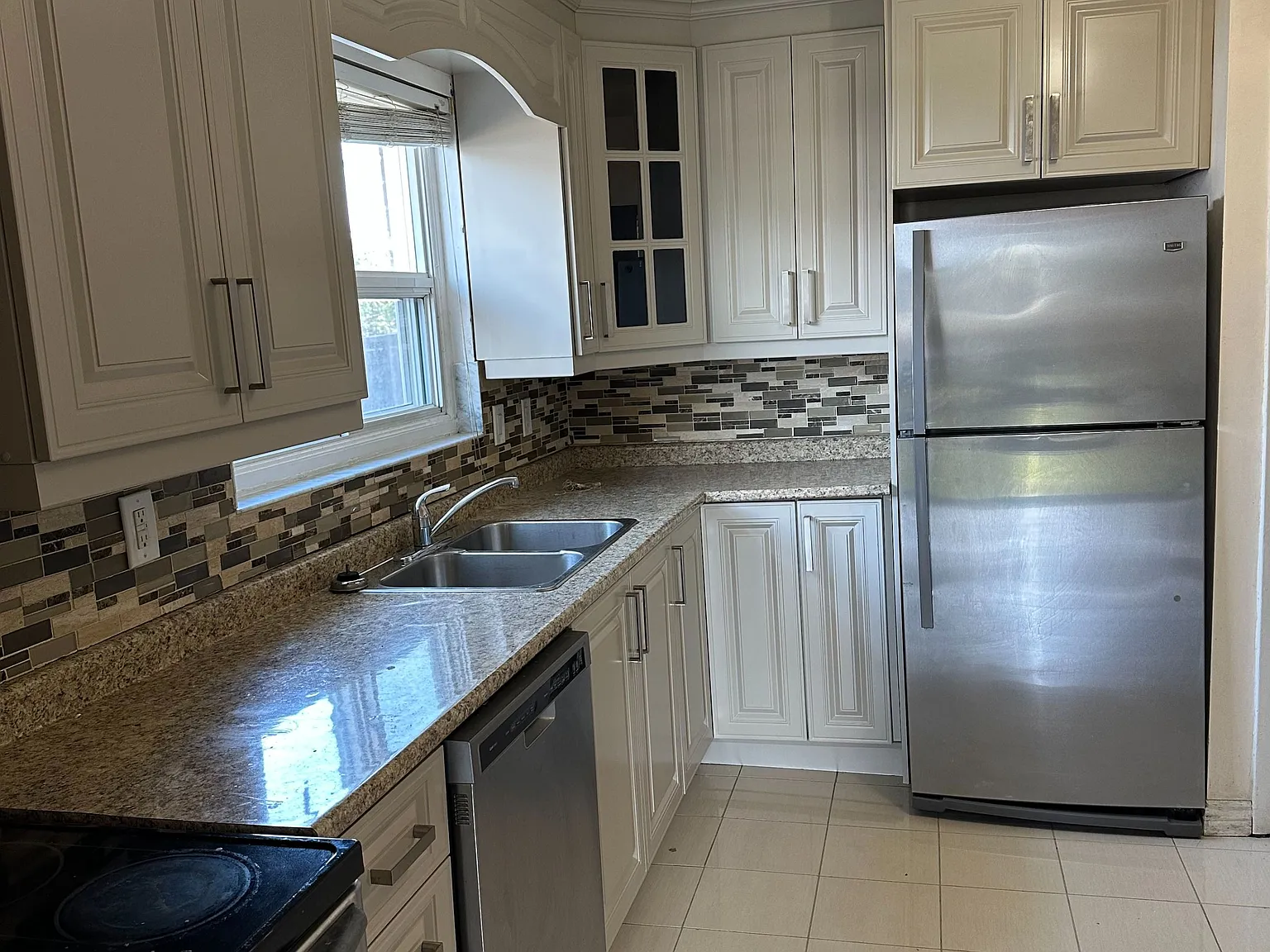 3 bed, $3,050 — Photo 2