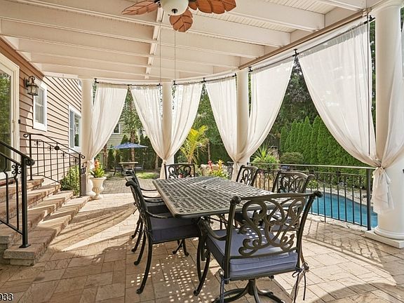5th image of 170 Killarney Dr