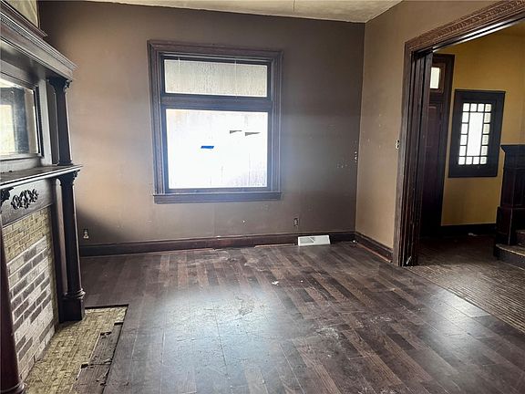 3rd image of 246 Main St