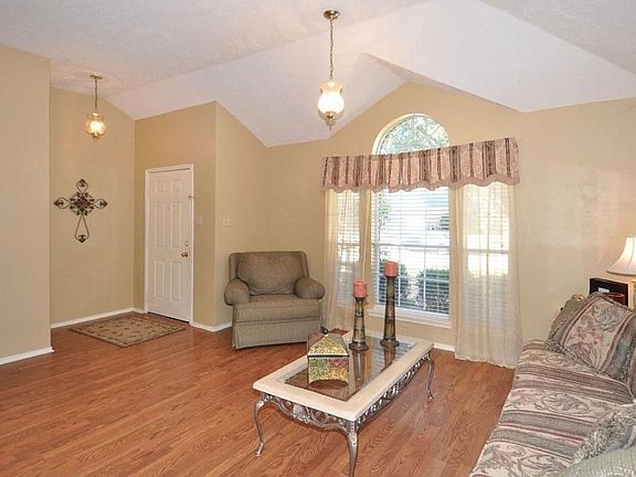 4th image of 3826 Village Well Dr