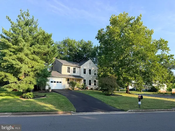 131 Seneca Ridge Dr, Sterling, VA 20164