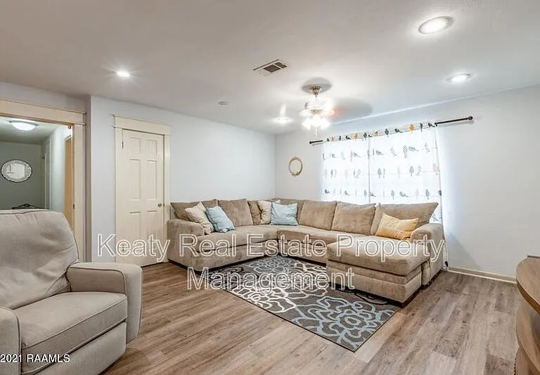 214 Dover Dr — Photo 4