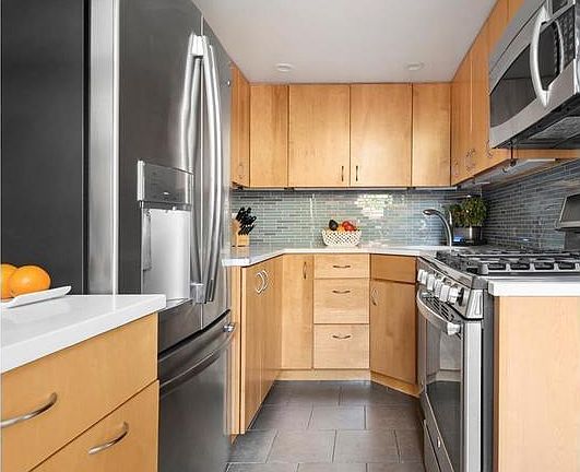 5th image of 174 Pacific St APT 1C