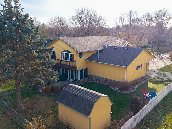 3rd image of 600 N Yellowstone Dr