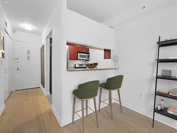 4th image of 211 N End Ave #3M