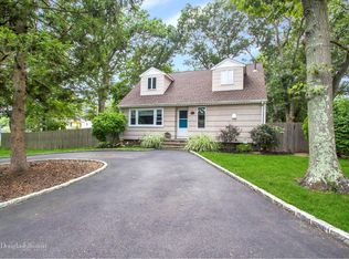150 Mohican Ave, Ronkonkoma, NY 11779