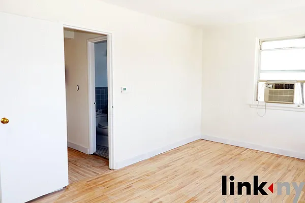 Rented by Link NY Realty | media 21