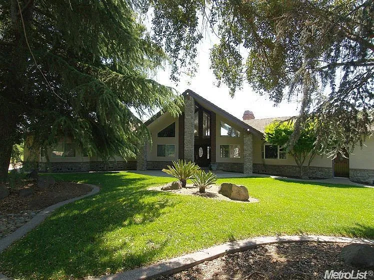 26654 E Narcissus Way photo 1