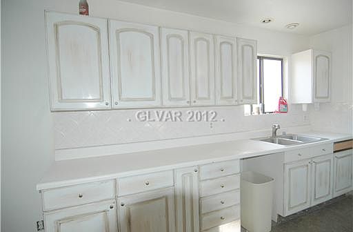 5th image of 2434 La Luna Dr