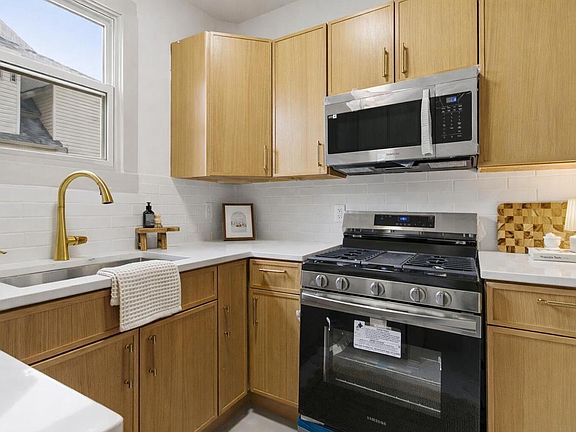 2nd image of 1206 Carlisle AVENUE