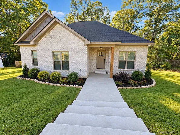 212 Hummingbird Dr, Deatsville, AL 36022