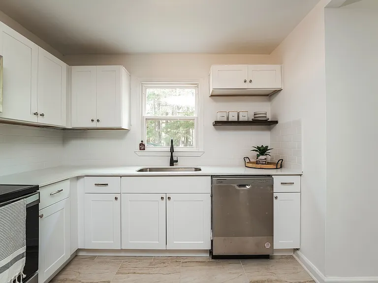 309 Cowan Rd SE — Photo 10