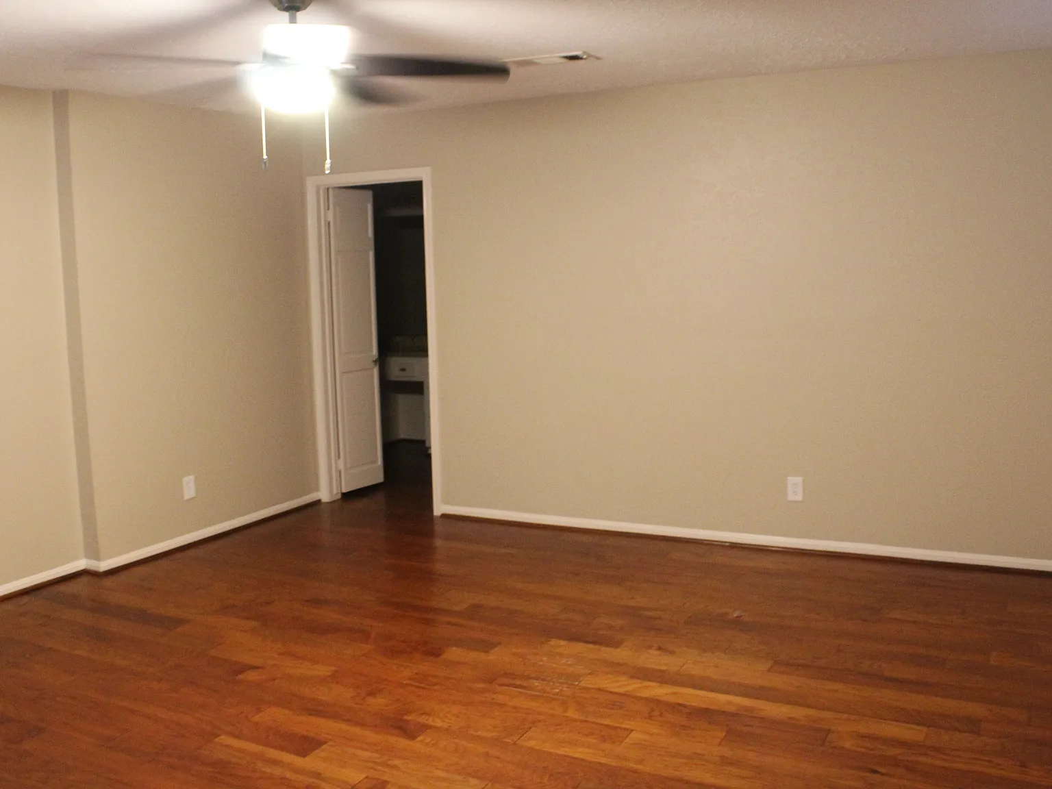 4 bed, 2.5 bath, 2708 sqft, $2,500 — Photo 3