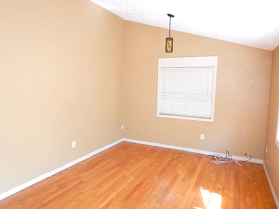 5th image of 809 W Minnehaha St