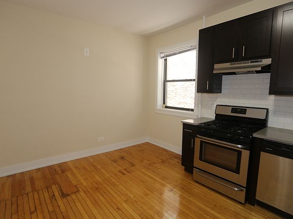 4th image of 821 W Newport Ave APT 2F