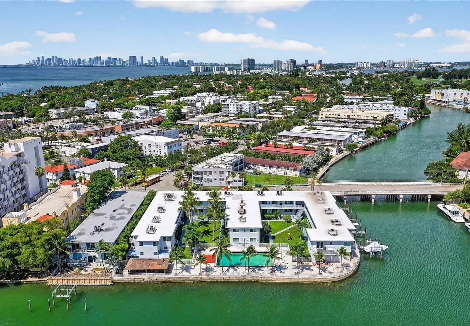7207 Bay Dr — Photo 1
