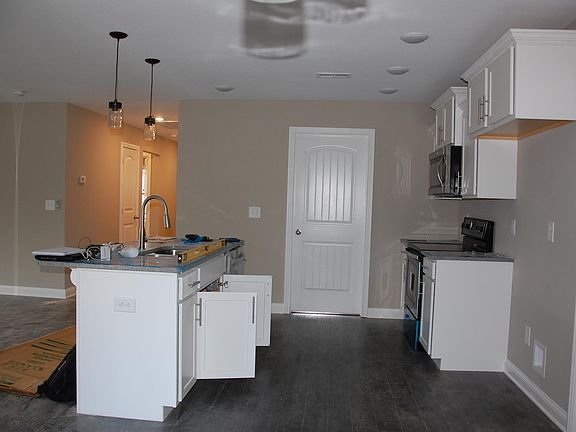 4th image of 126 Magnolia Pl