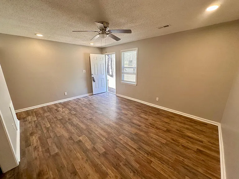 3429 Gardner St #B — Photo 9