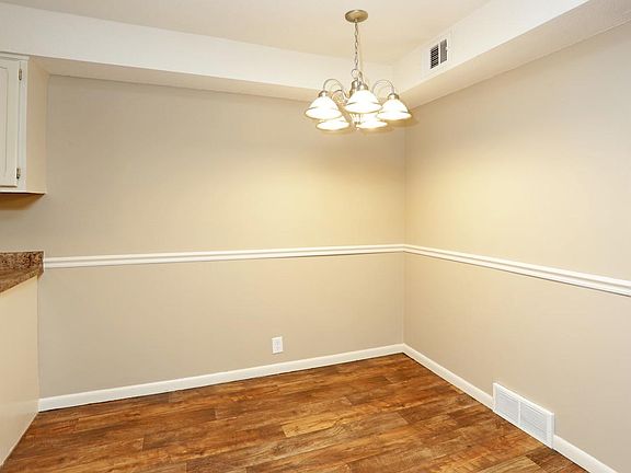 5th image of 5110 Grover St APT 8
