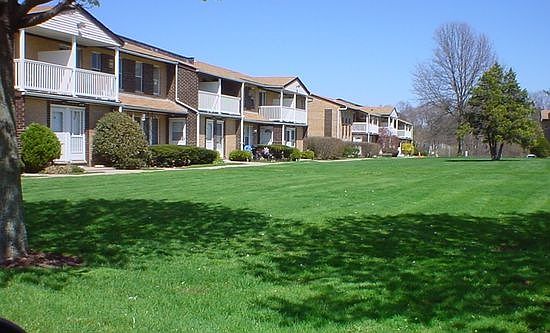 2nd image of 311 Artist Lake Dr