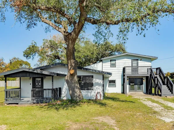 640 Whitten St, Clute, TX 77531