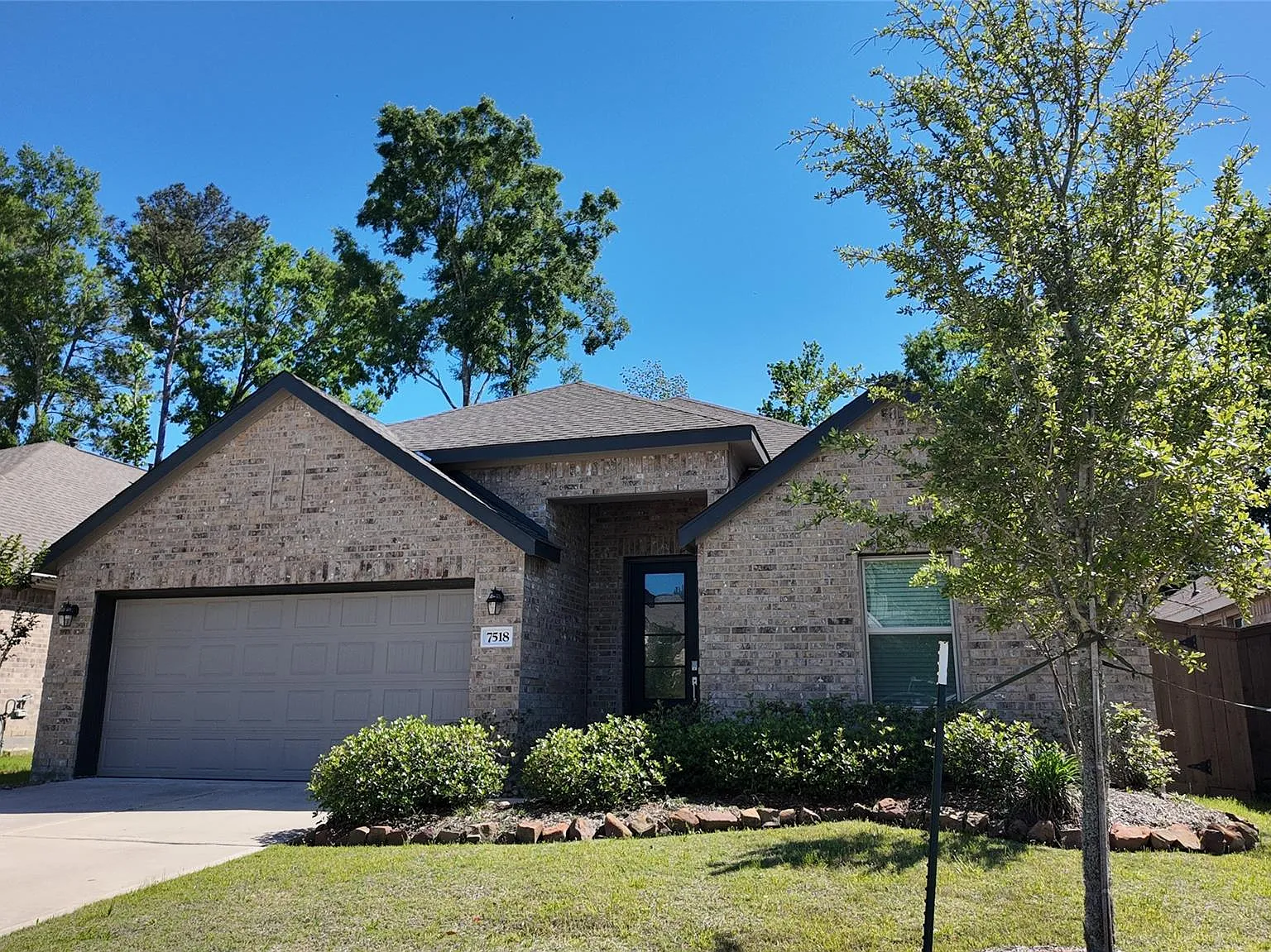 4 bed, 3.0 bath, 2393 sqft, $2,650 — Photo 2