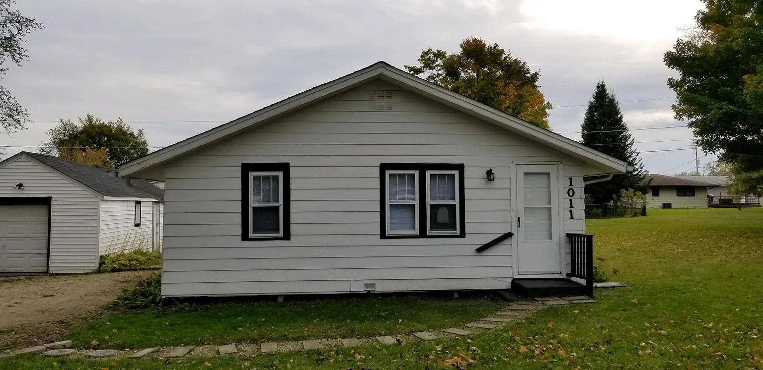 1011 Logan Ct photo 1