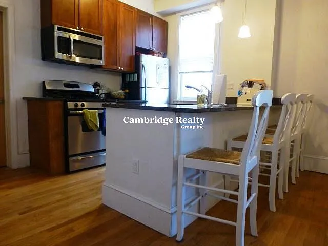 38 Newton St #2T
