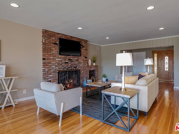 5th image of 2015 Linda Flora Dr