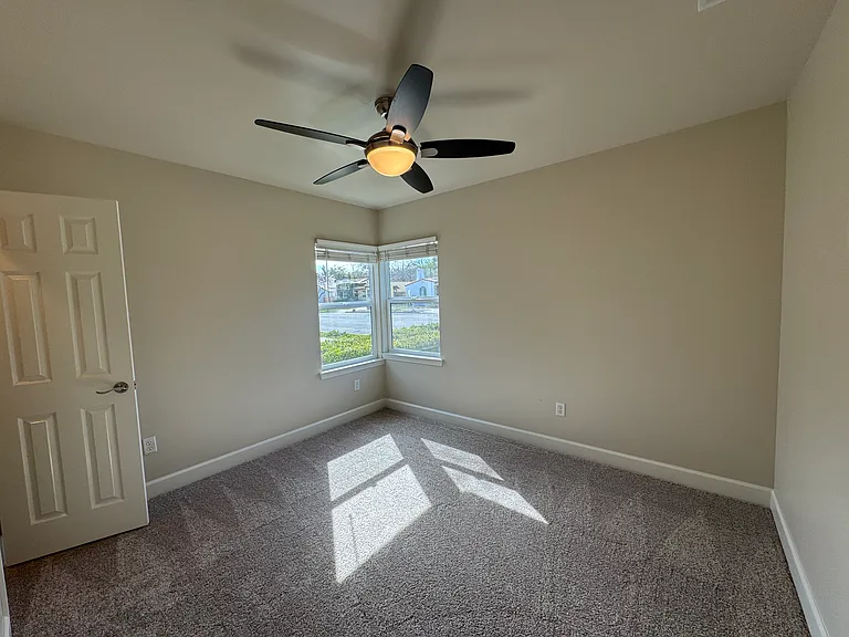 2036 Oak St #1 — Photo 26