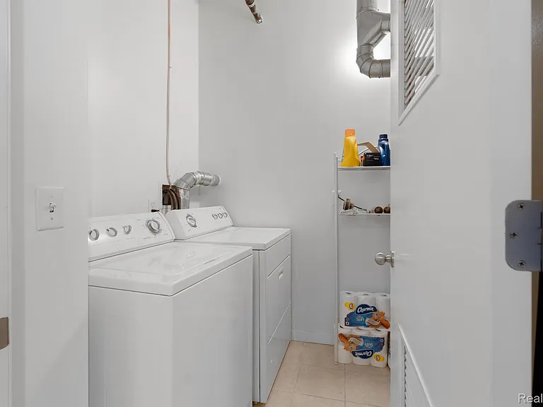 3670 Woodward Ave #506 — Photo 23