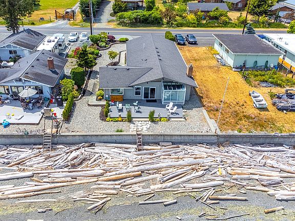 2nd image of 1405 Beach Drive