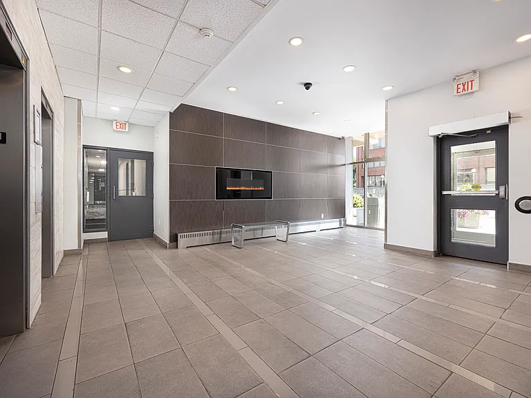 120 Dundas St E — Photo 40