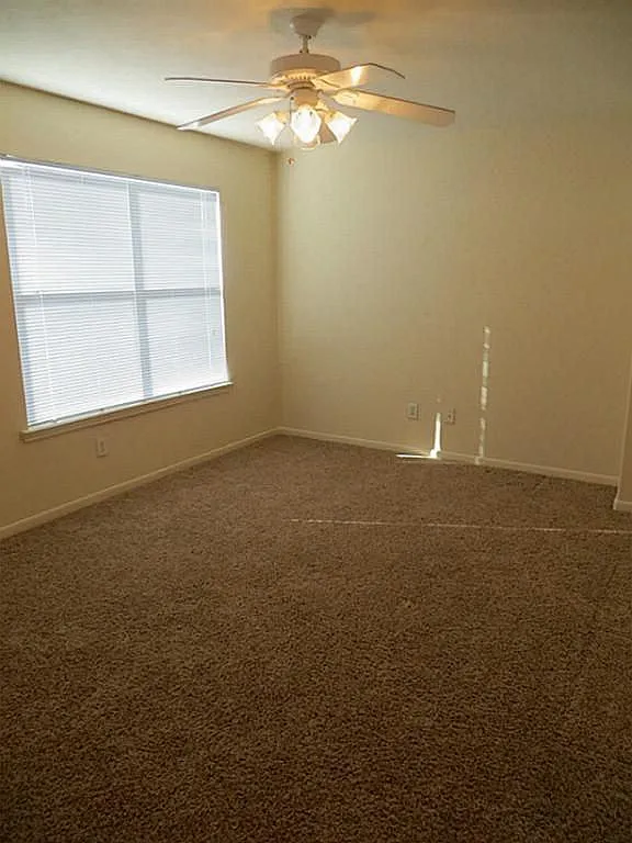 4 bed, 2.5 bath, 2236 sqft, $2,250 — Photo 4