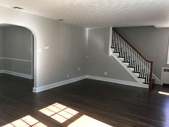 LR view to stairwell