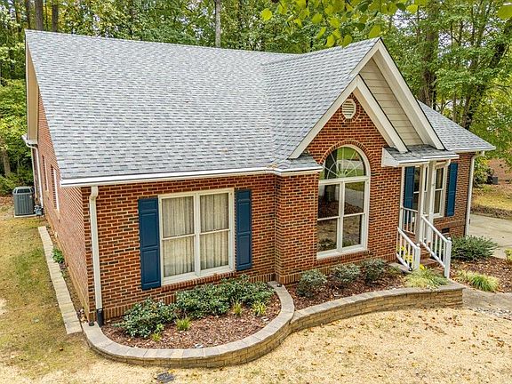 4th image of 102 Coventry Ln