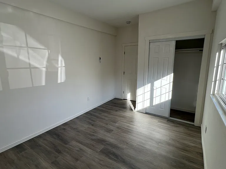 1410 Sanborn Ave — Photo 10