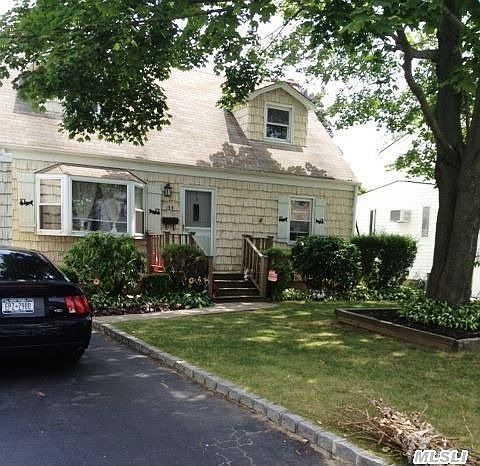 1st image of 139 W 19th St