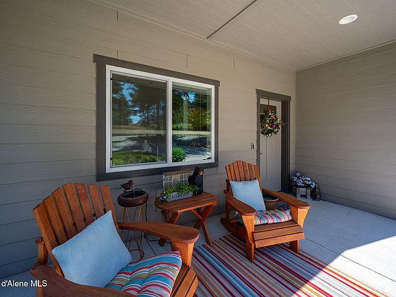 5th image of 1427 E Loch Haven Dr
